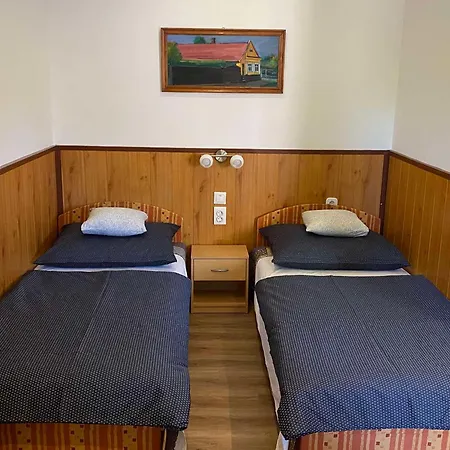 Bed & Breakfast Eszter Vendeghaz 3*