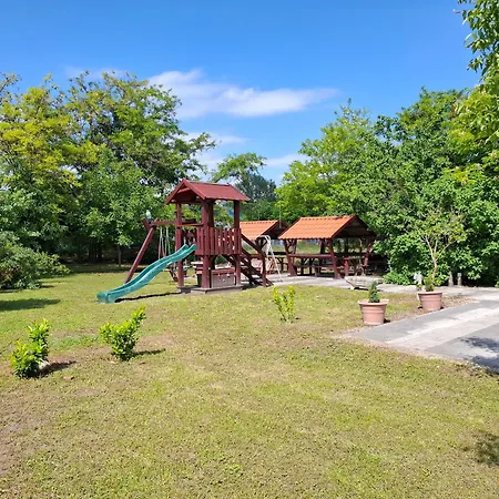 Bed & Breakfast Eszter Vendeghaz Harta *