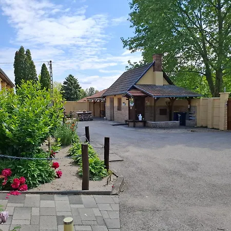 Eszter Vendeghaz Bed & Breakfast