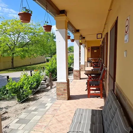 Bed & Breakfast Eszter Vendeghaz Harta