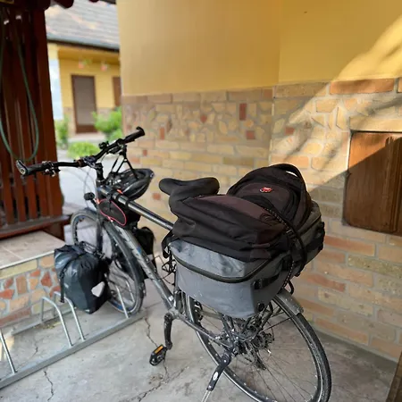 Eszter Vendeghaz Bed and Breakfast