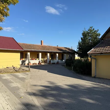 Bed & Breakfast Eszter Vendeghaz Harta