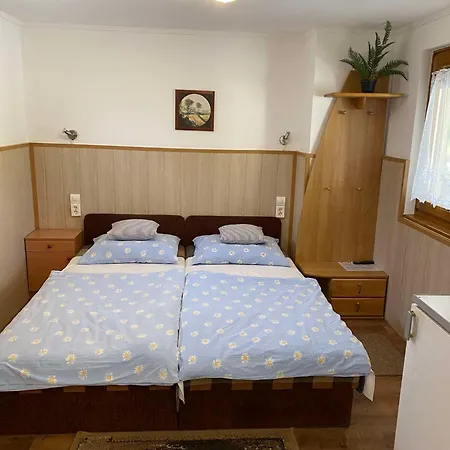 Eszter Panzio Bed & Breakfast 3*