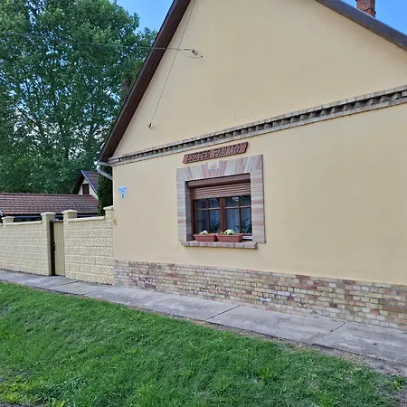 Bed & Breakfast Eszter Panzio 3*