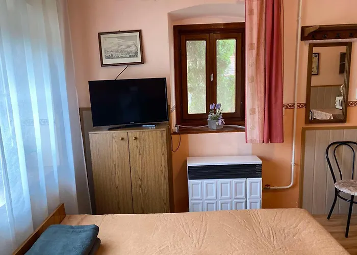 Eszter Vendeghaz Bed & Breakfast Harta
