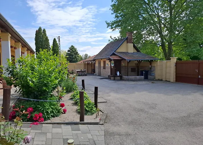 Eszter Vendeghaz Bed & Breakfast