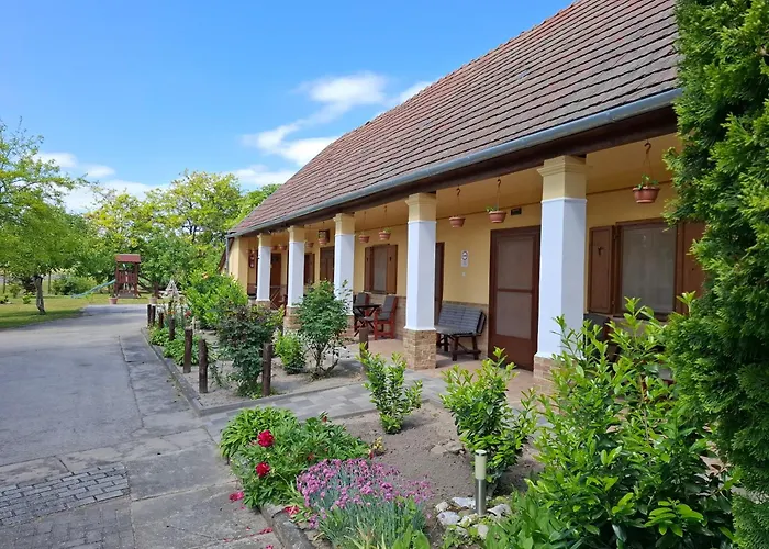 Bed & Breakfast Eszter Vendeghaz 3*